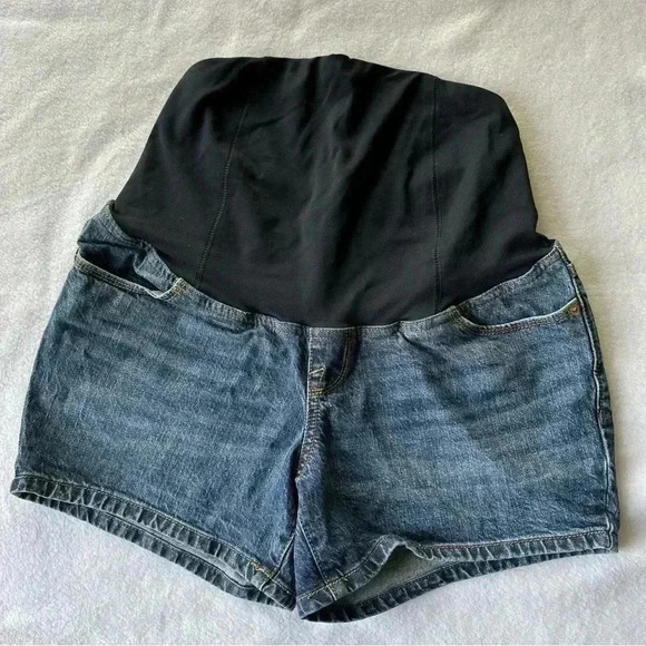 Isabel Maternity Shorts - Picture 1 of 8